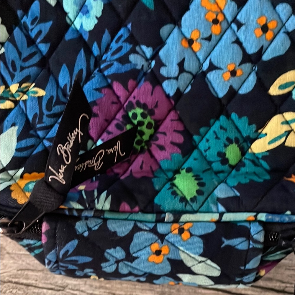 Vera Bradley Quilted Floral Lunchbag - Picture 5 of 5